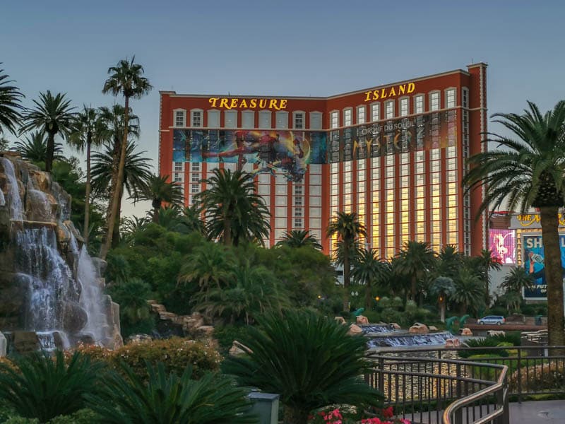 hotel treasure island